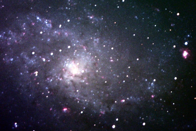 M33_LRGB_30_30_15_15_20070916.png - M33 - Galaxie du Triangle - (LRGB 30m:30m:15m:15m) - Brumeux - LX200GPS f/6.3 - ST-8XME (-10 deg - binning 2x2 RGB et 1x1 L)