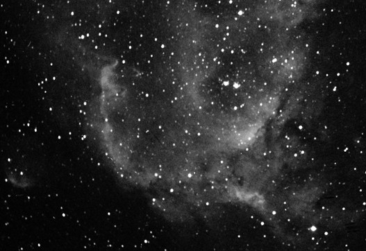 IC1848_2x2_moins30s_24x60s_Ha.jpg - IC 1848 - Nbuleuse (LHaRGB Ha 24 min binning 2x2) - William Optics Megrez 80 APO - ST-8XME (-30C) - Renens 17/11/2007