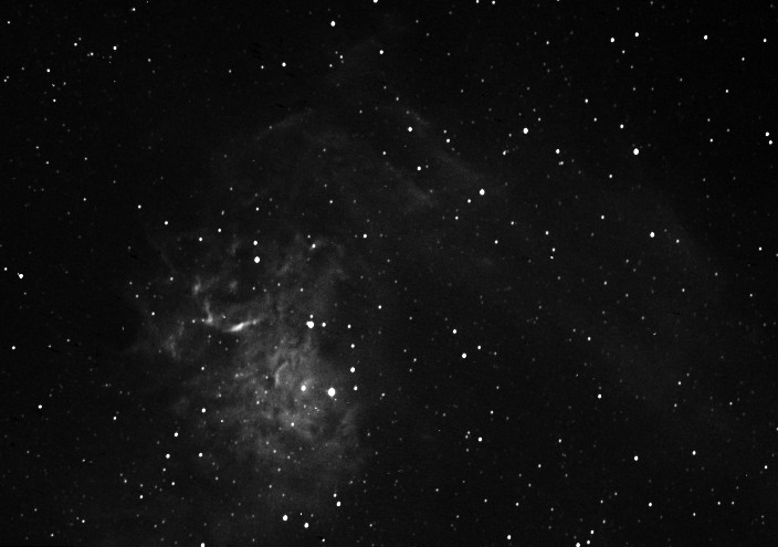 IC405_2x2_moins30s_18x60s_Ha.jpg - IC 405 - Nbuleuse (LHaRGB Ha 18 min binning 2x2) - William Optics Megrez 80 APO - ST-8XME (-30C) - Renens 17/11/2007